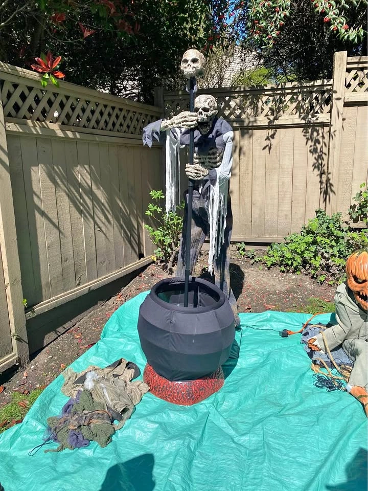 Halloween Decor Bundle (delivery available)