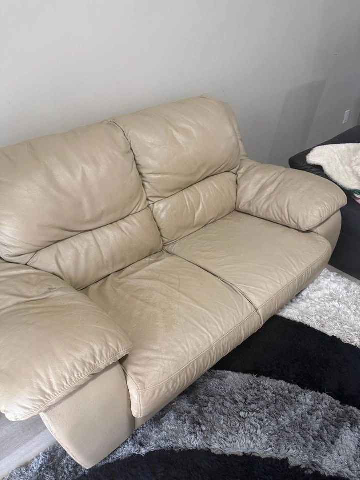 Cream couch - photo 2