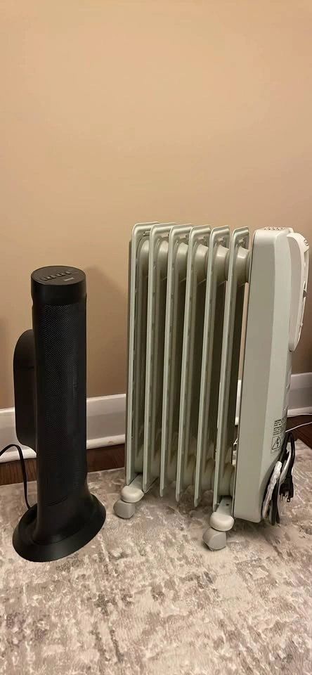 De’Longhi oil-filled heater (white) - $60 Honeywell heater (blac - photo 2