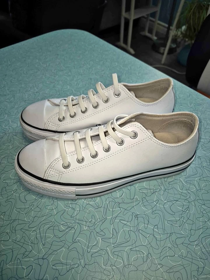 Leather Women's White Shoes, Size 9 but fits 10