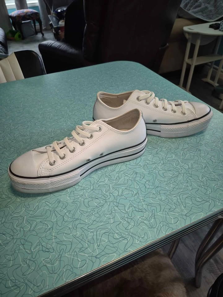 Leather Women's White Shoes, Size 9 but fits 10 - photo 3