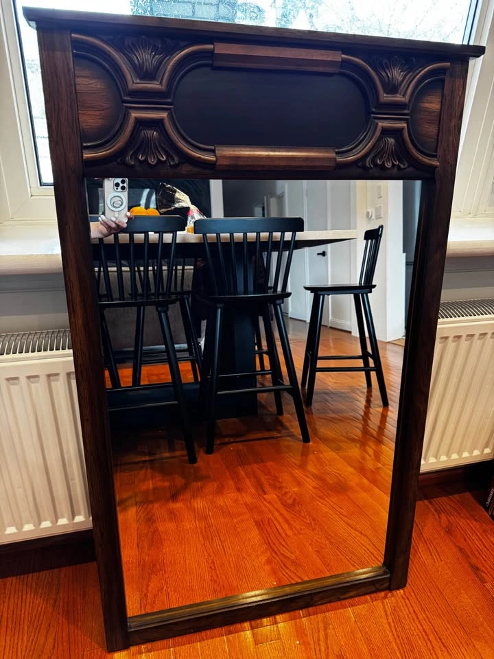 Wooden mirror with carved frame - photo 3
