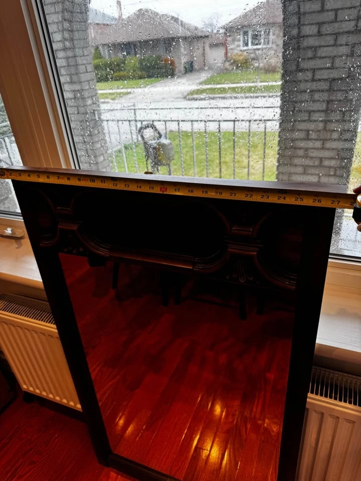 Wooden mirror with carved frame - photo 4