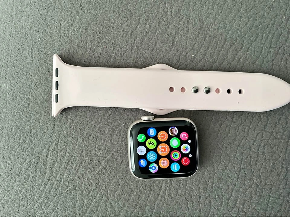 New Apple Watch SE 40MM Battery Life (97%)