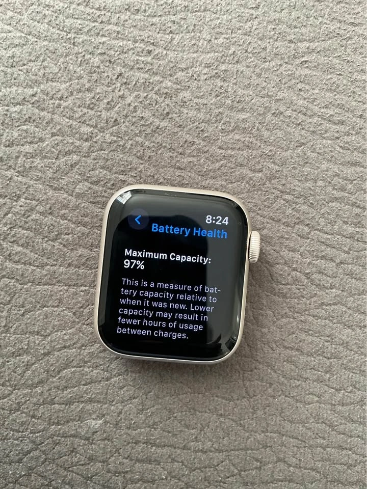 New Apple Watch SE 40MM Battery Life (97%) - photo 2