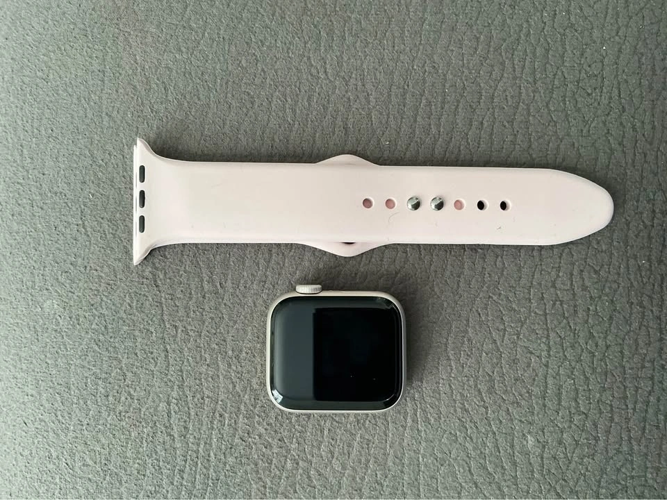 New Apple Watch SE 40MM Battery Life (97%) - photo 4