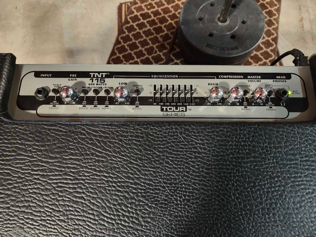 Peavey TNT 115 600 Watt Bass Amp + Zoom B1X Effects Pedal - photo 3