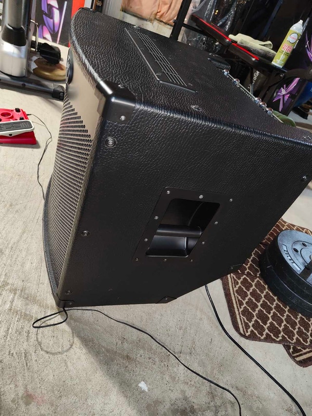Peavey TNT 115 600 Watt Bass Amp + Zoom B1X Effects Pedal - photo 5