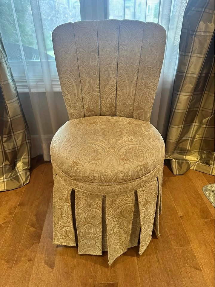 Bombay Vanity Chair