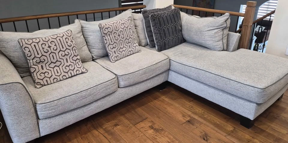 L-Shape Sectional Sofa with 4 Cushions - photo 3