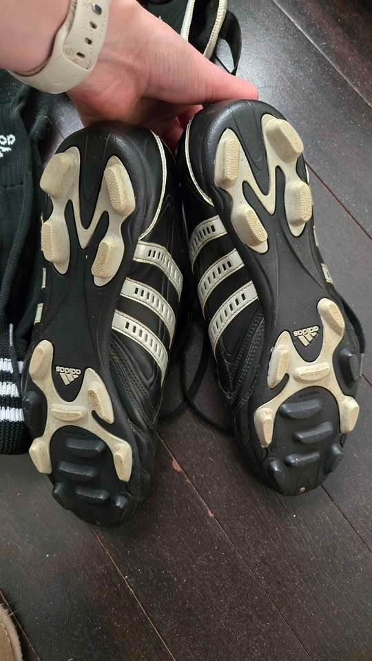 Soccer Equipment - Cleats, Shin Guards, Socks - photo 2
