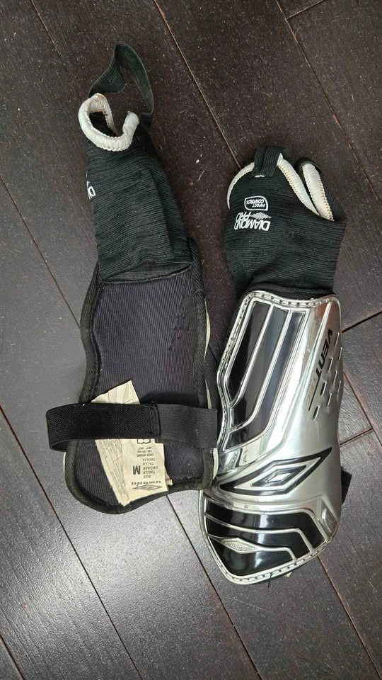 Soccer Equipment - Cleats, Shin Guards, Socks - photo 3