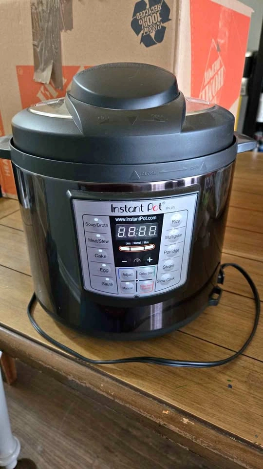 Instant Pot Duo 7-in-1 Electric Pressure Cooker, 6 Quart