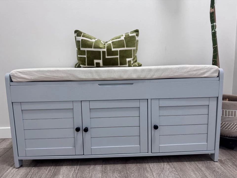Solid Wooden Storage Bench with 3 Shutter-shaped Doors - photo 2