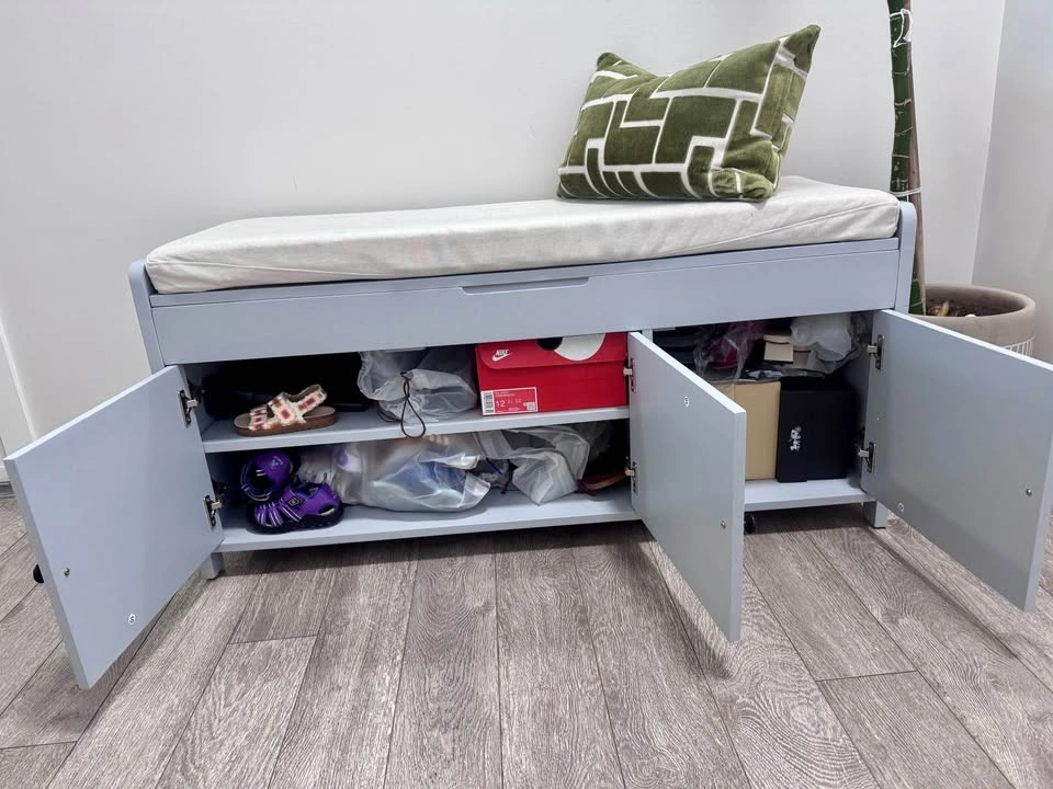 Solid Wooden Storage Bench with 3 Shutter-shaped Doors - photo 4