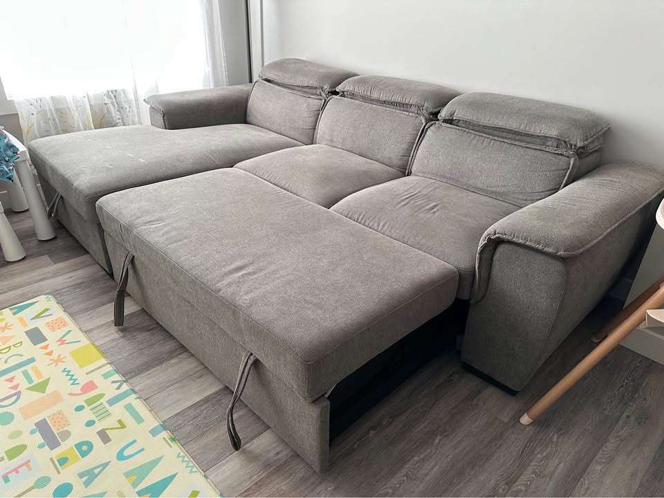 Grey couch with pull out bed - photo 3