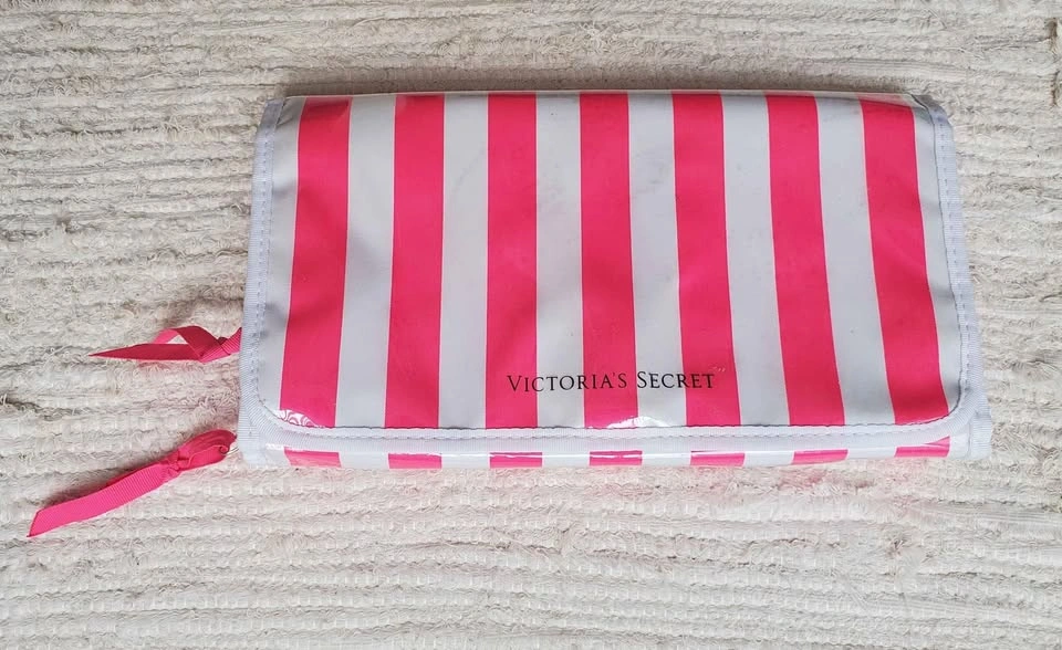 Victoria's Secret Travel Toiletry Case - photo 3