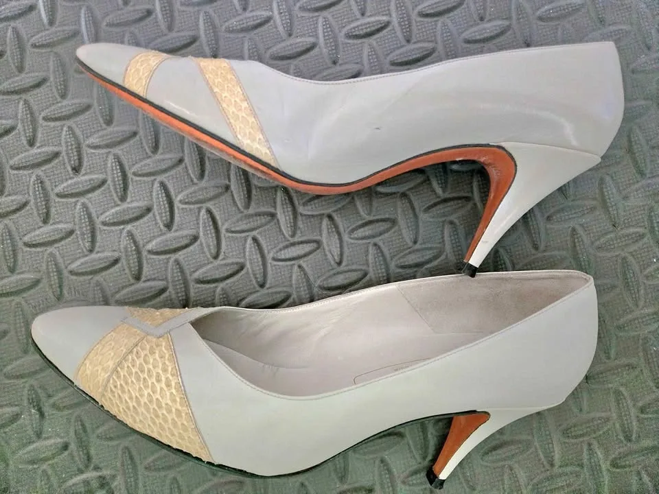 Womens Shoes heels beautiful gray in great condition