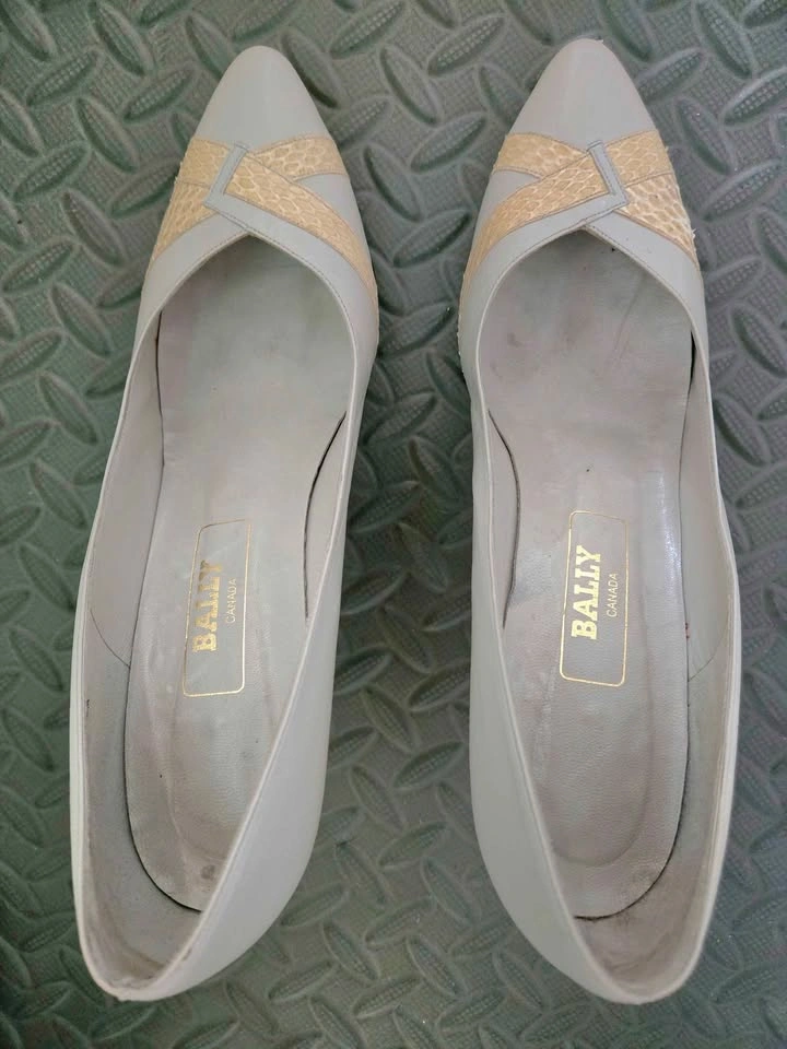 Womens Shoes heels beautiful gray in great condition - photo 3