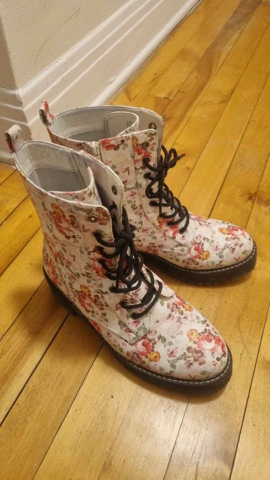 Unionbay floral combat boots - size 11 - photo 2