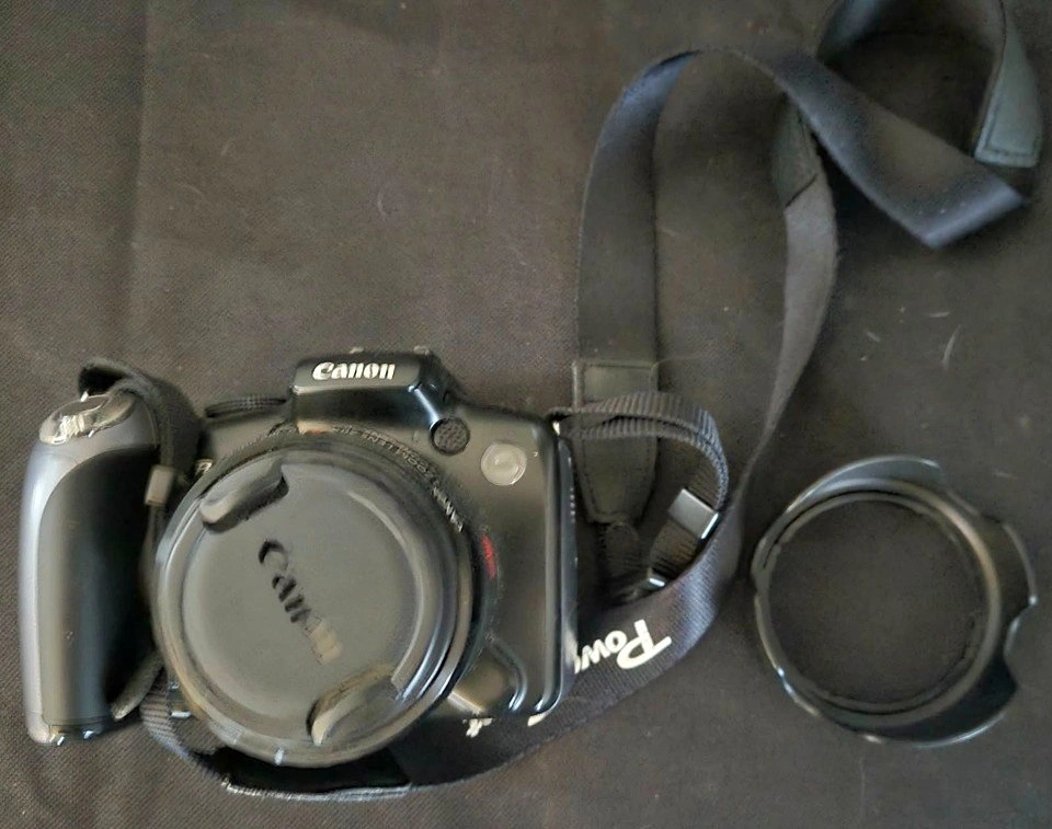 Canon SX10 IS Camera Bundle w/ Accessories