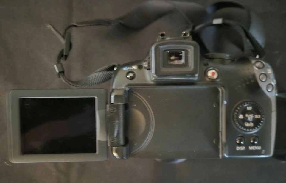 Canon SX10 IS Camera Bundle w/ Accessories - photo 3