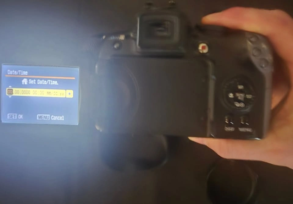Canon SX10 IS Camera Bundle w/ Accessories - photo 4