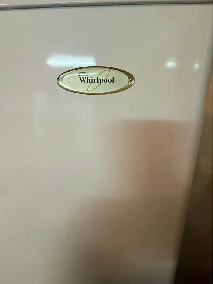 Whirlpool Top Freezer Fridge - photo 2