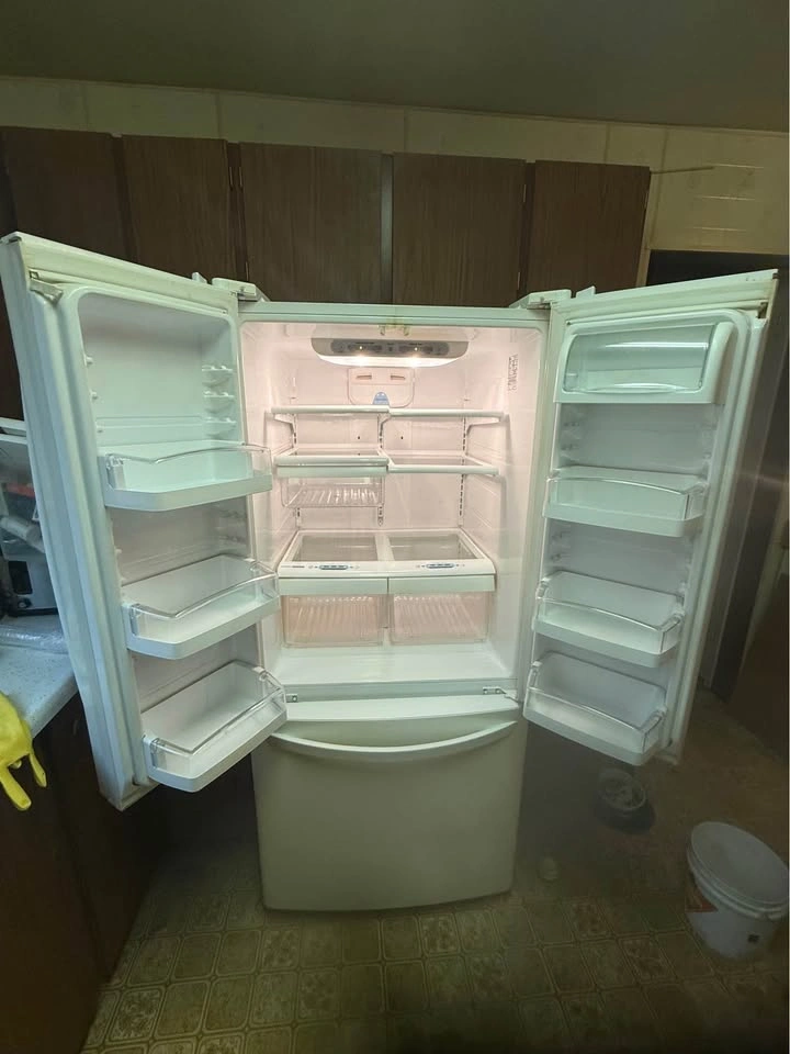 LG French Door Refrigerator - photo 2