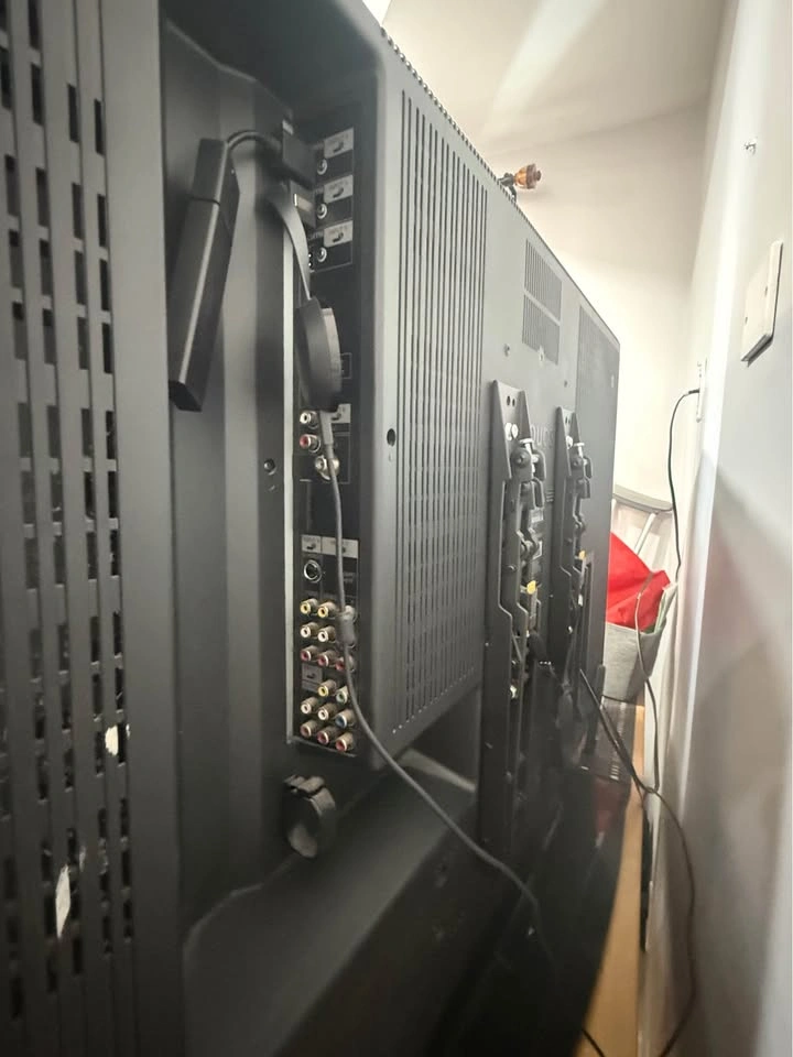Sharp AQUOS TV - photo 4