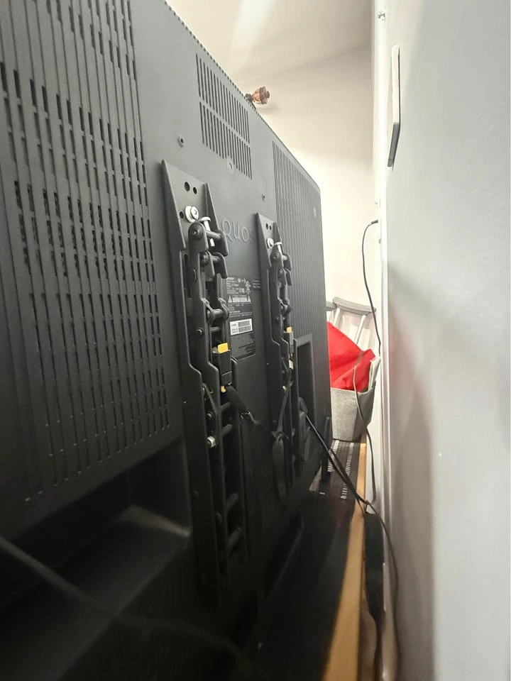 Sharp AQUOS TV - photo 5
