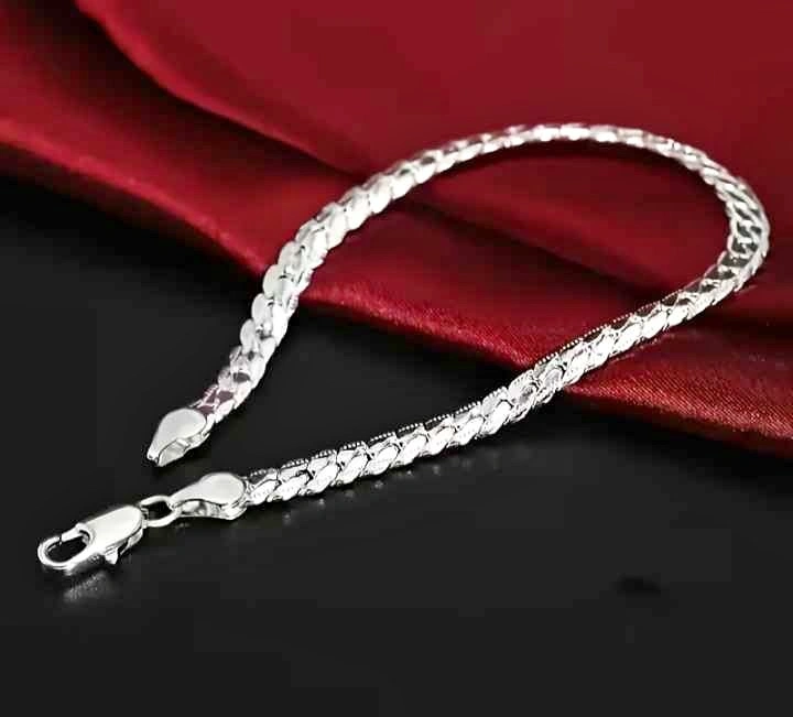 Elegant 925 Sterling Silver Luxurious Bracelet