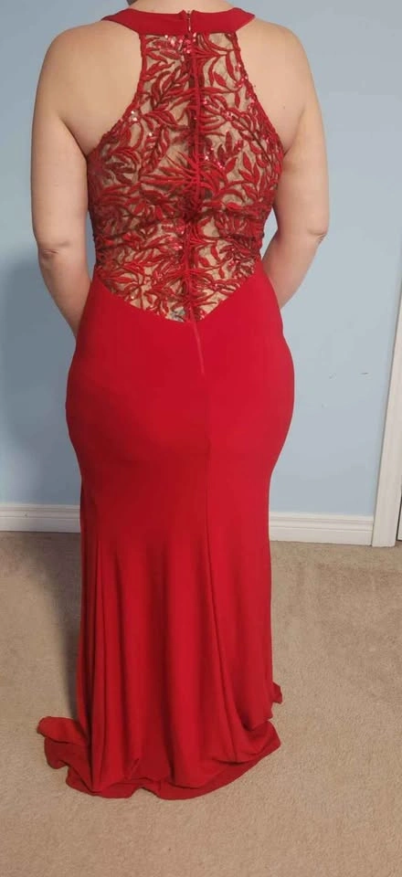 Red evening gown - photo 3