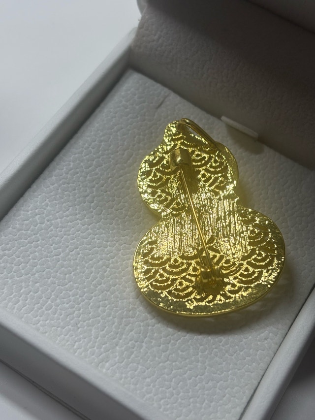 Stunning 2-in-1 Golden Wulou Brooch & Pendant - photo 2