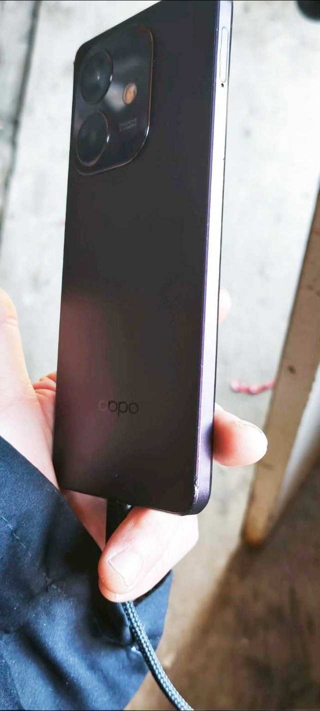 OPPO A40 COLOR OS $150 OBO! UNLOCKED - photo 2
