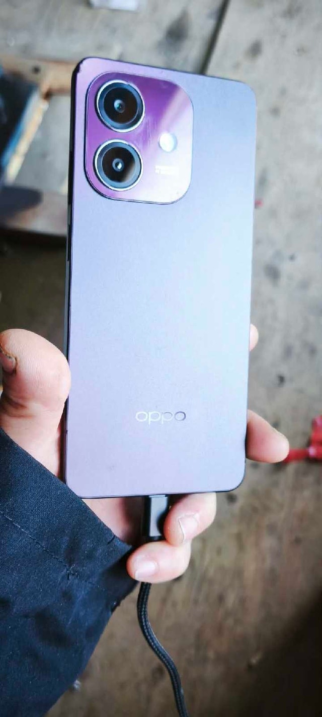 OPPO A40 COLOR OS $150 OBO! UNLOCKED - photo 4