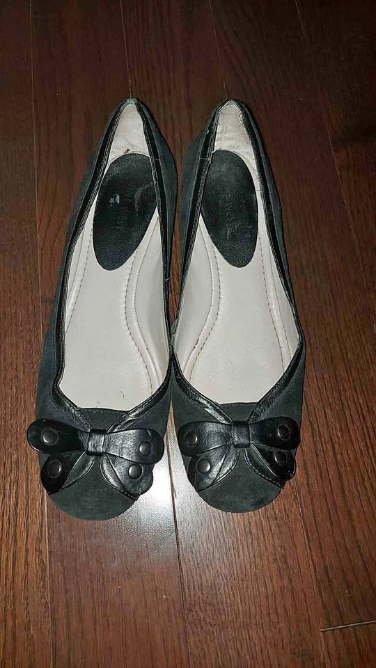 Nine West Womens almost flat size 9