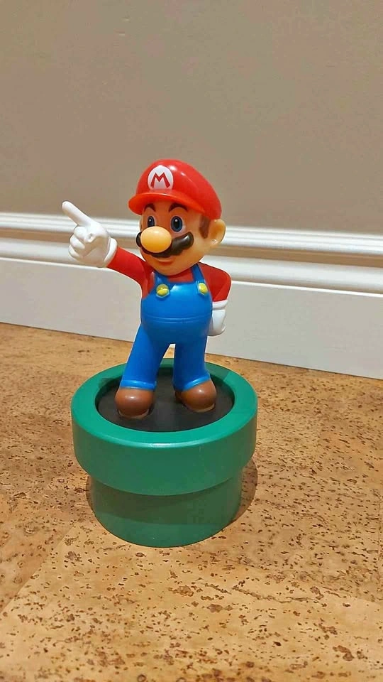 Super Mario Figure - lights up!