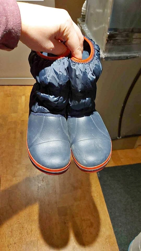 Crocs fleece lined warm rain boots size 3