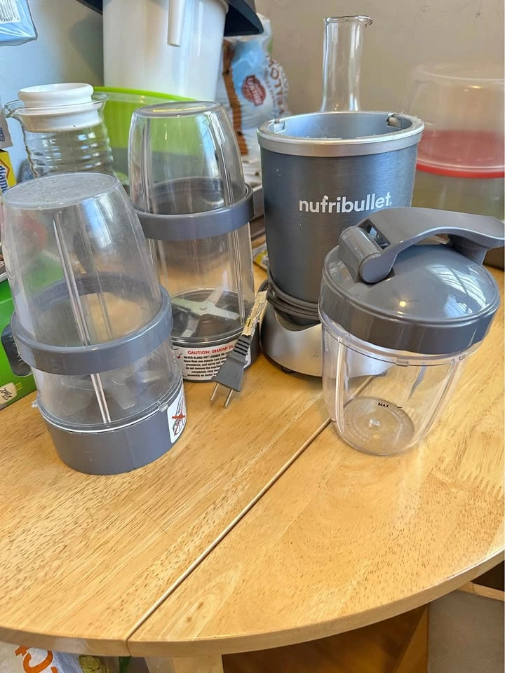 Nutribullet Machine w/ 2 Blades