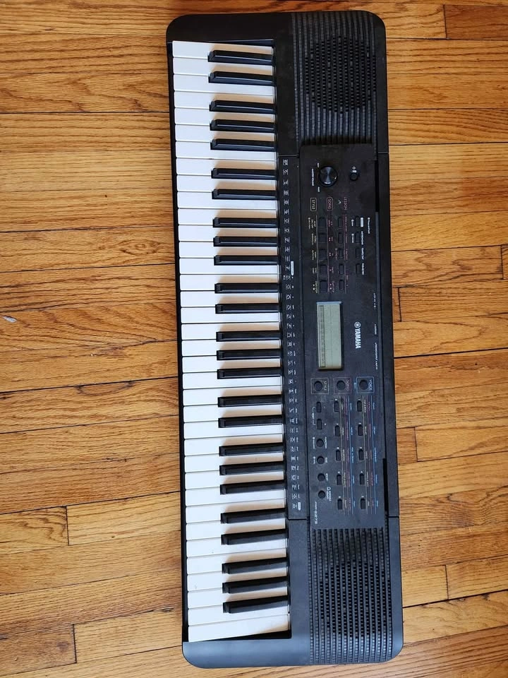 Yamaha PSR e273 Electronic Keyboard