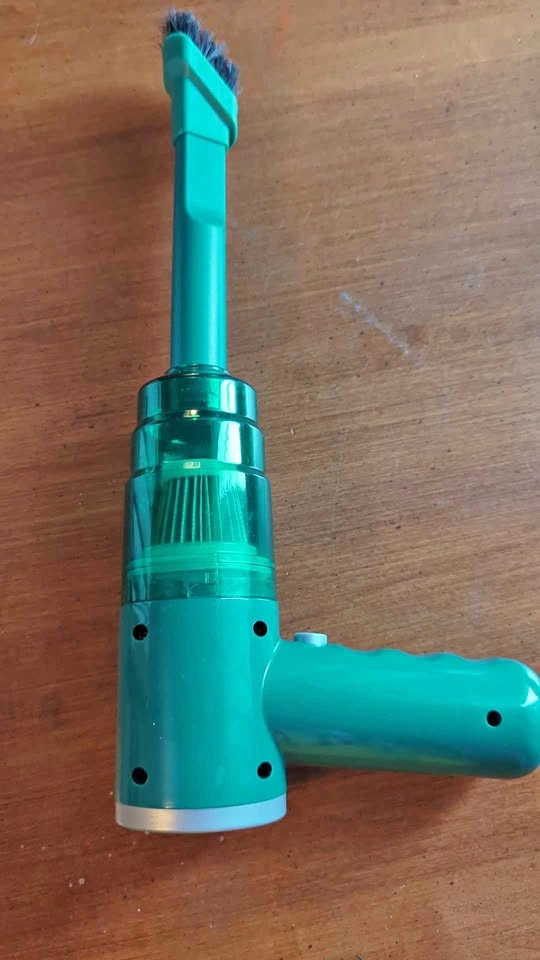 Small cordless vacuum