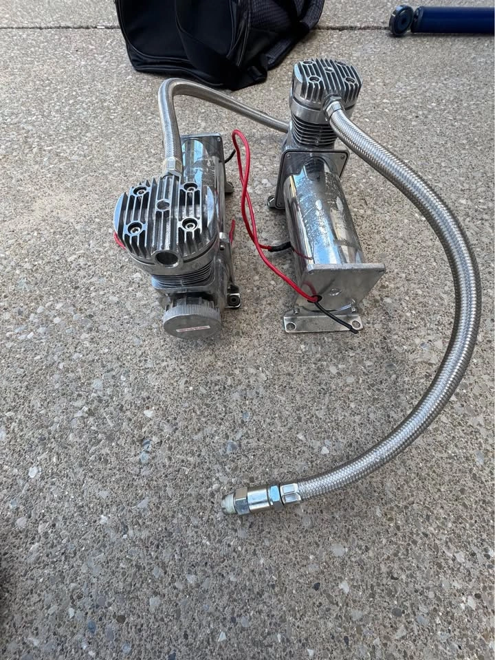 2x Air Ride Compressors - photo 3