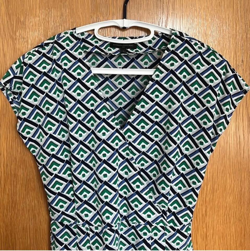 Banana Republic Sleeveless Crew Neck Top - Size 4 - photo 2