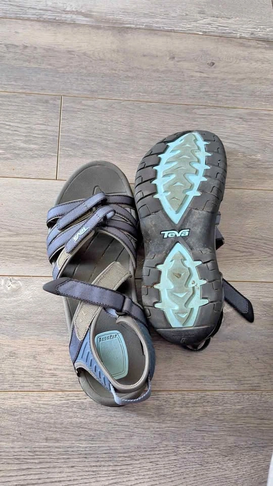 Like New: Women's Teva Hiking Sandals - Size 10