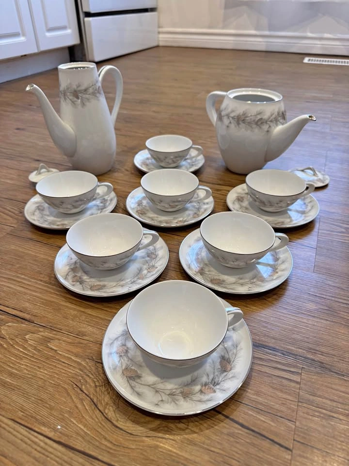 Fine China - Elegant Pinecone Design Porcelain Tea Set