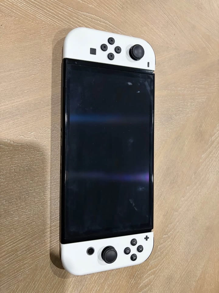 Nintendo Switch OLED - photo 2