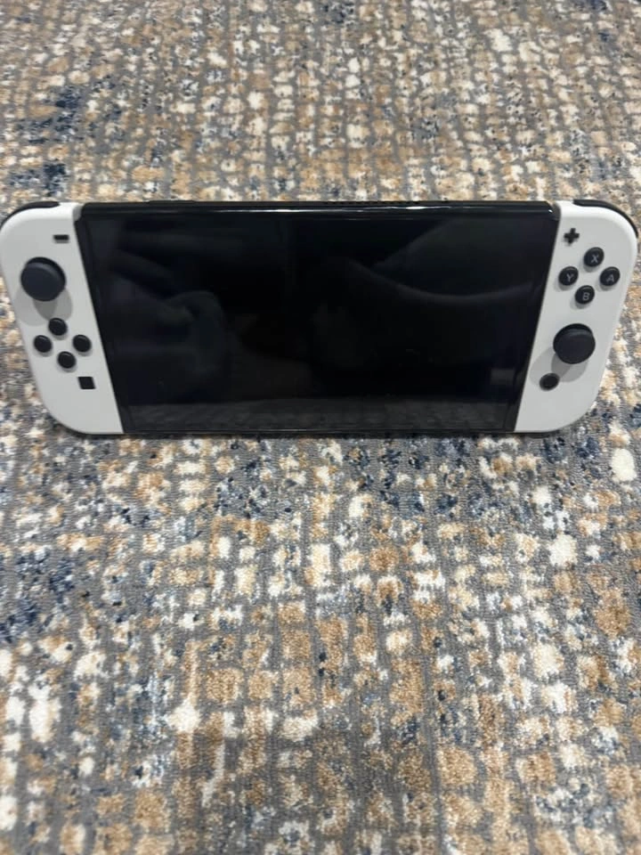Nintendo Switch OLED - photo 4