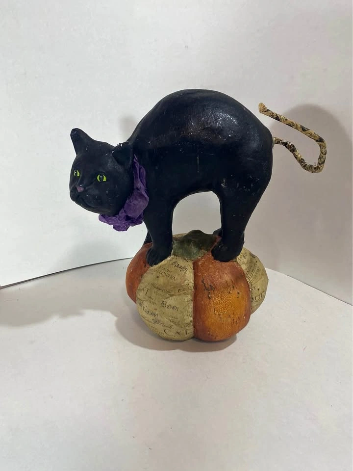 halloween cat statue