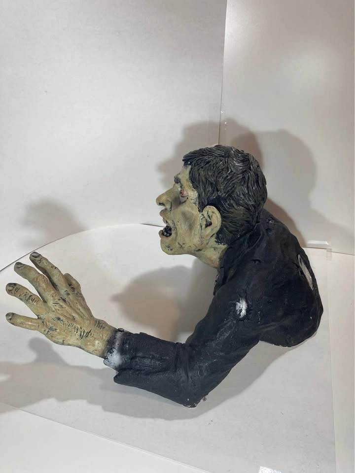 Frankenstein Statue - photo 2
